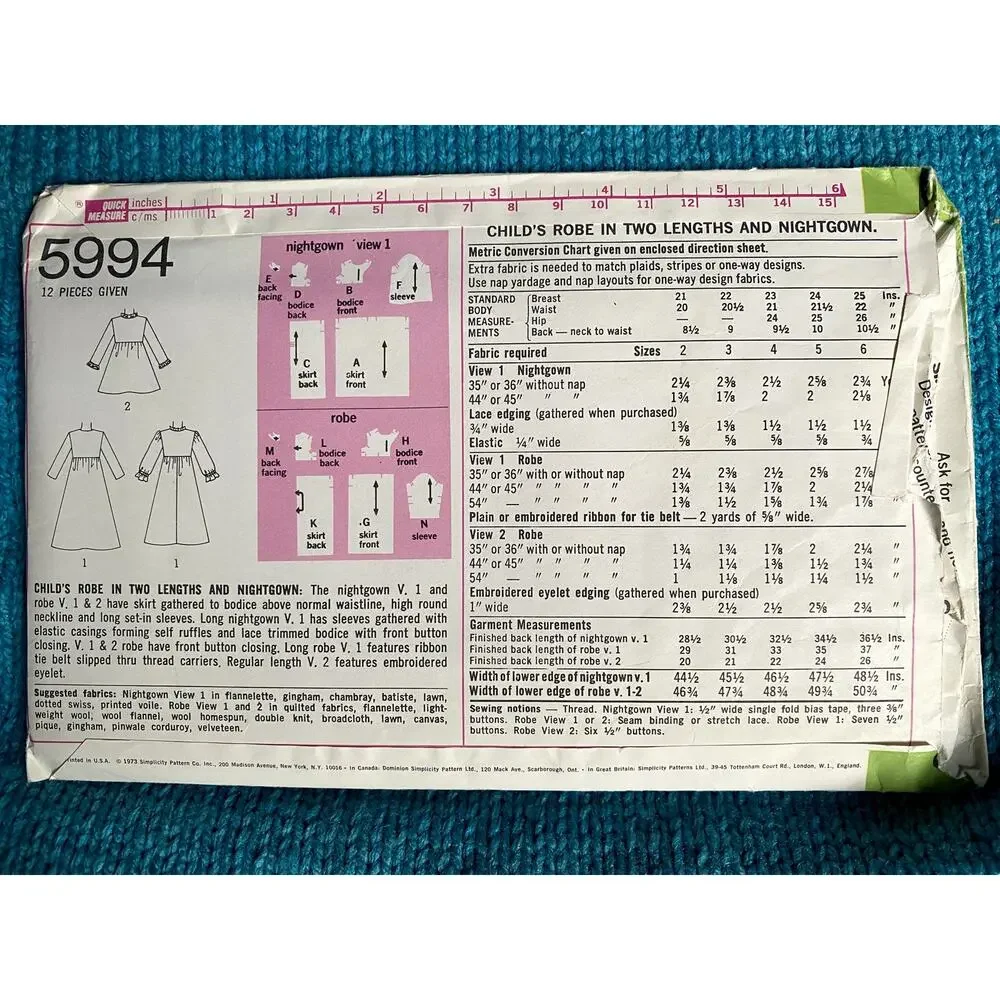 Simplicity 5994 Sewing pattern girls robe pattern 2 lengths 1970s size 3